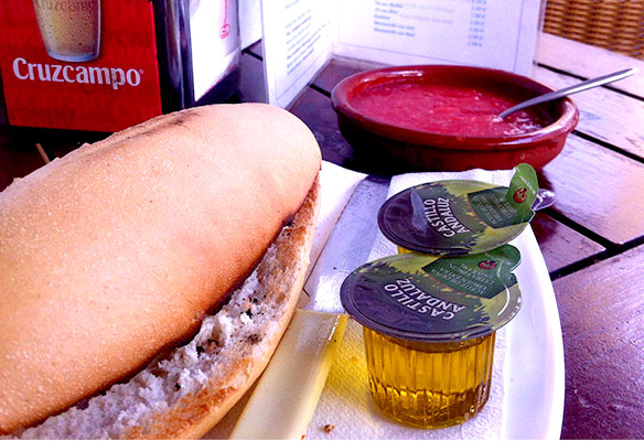Tarifa eating & drinking: Desayuno (breakfast). Pan-con-tomate,-Spanish-breakfast